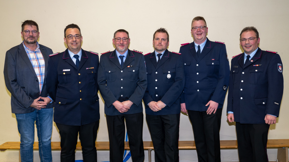 Ortsbürgermeister Dirk Heitmüller, Brandabschnittsleiter Nord Kai Reichelt, Detlef Jacobs, Lars Hühne, Ortsbrandmeister Nico Kunert, stellv. Ortsbrandmeister Tobias Brackmann. Ortsbürgermeister Dirk Heitmüller, Brandabschnittsleiter Nord Kai Reichelt, Detlef Jacobs, Lars Hühne, Ortsbrandmeister Nico Kunert, stellv. Ortsbrandmeister Tobias Brackmann.