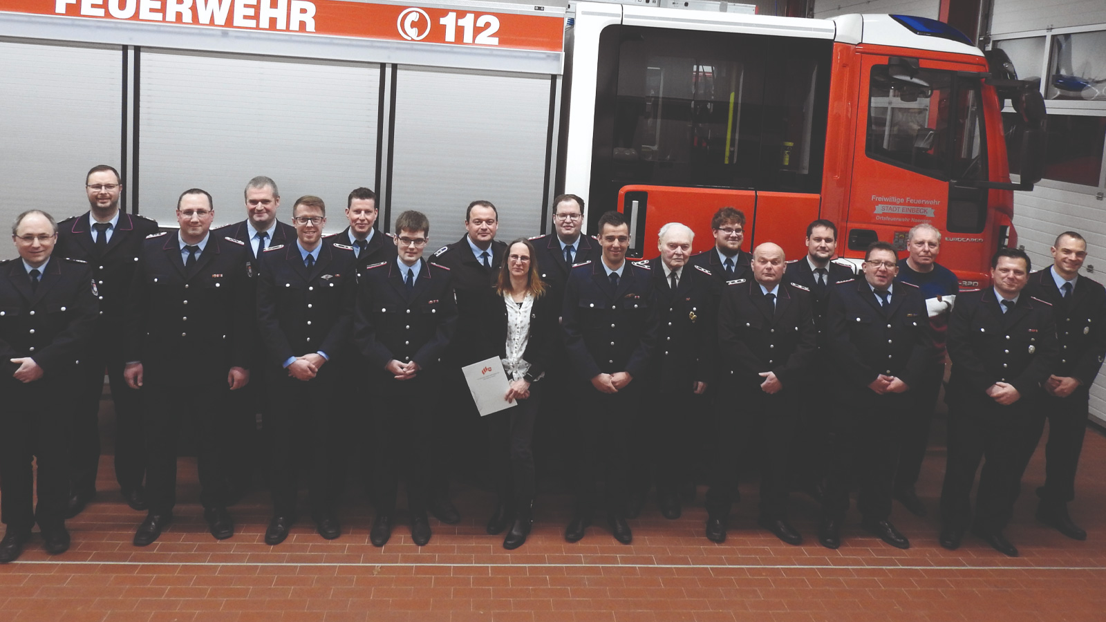 Geehrte und Beförderte: Tobias Krawietz, Jörg Brinckmann, Alexander Weber, Thomas Brinckmann, Sebastian Weber, Hartmut Brinckmann, Rafael Koch, Christopher Jacke, Torsten Grotjahn, Nikolas Dickhuth (hintere Reihe von links) Thomas Rost, Jens Jacke, Patrick Hauschke, Sven Kolle, Henrike Brinckmann, Hannes Kelpe, Michael Brinckmann, Sebastian Dorn, René Buchhagen (vordere Reihe von links). Geehrte und Beförderte: Tobias Krawietz, Jörg Brinckmann, Alexander Weber, Thomas Brinckmann, Sebastian Weber, Hartmut Brinckmann, Rafael Koch, Christopher Jacke, Torsten Grotjahn, Nikolas Dickhuth (hintere Reihe von links) Thomas Rost, Jens Jacke, Patrick Hauschke, Sven Kolle, Henrike Brinckmann, Hannes Kelpe, Michael Brinckmann, Sebastian Dorn, René Buchhagen (vordere Reihe von links).